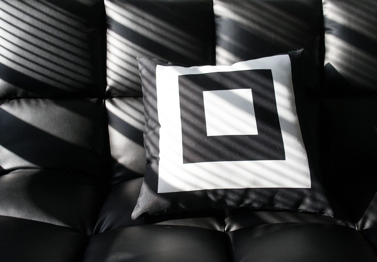 Tkaniny obiciowe stylowe — jak wybrać?