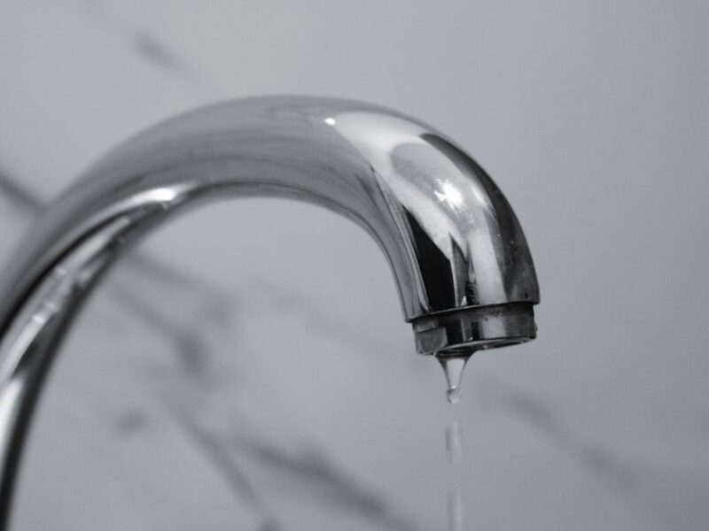 5 najczęstszych problemów hydraulicznych w łazience i jak je skutecznie naprawić